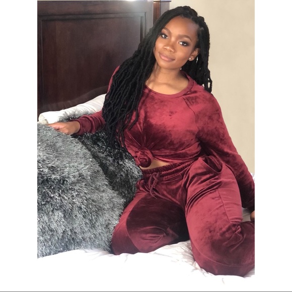 NWT Burgundy Velvet Matching 2 Piece Set - Picture 3 of 3